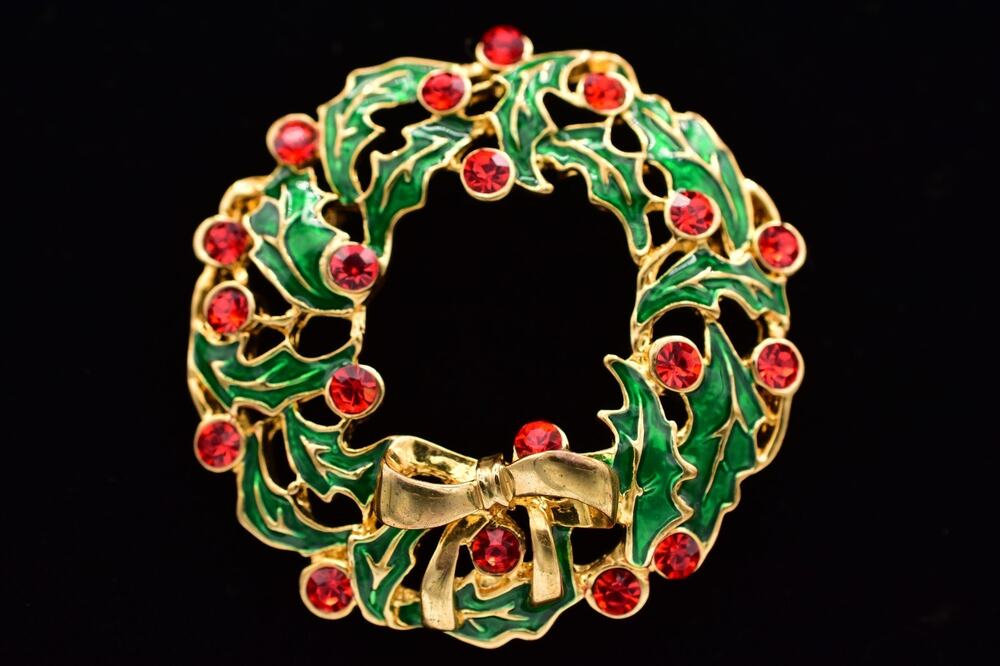 Eisenberg Ice Vintage Christmas Wreath Pin Brooch Red Crystal Green Signed BinBP